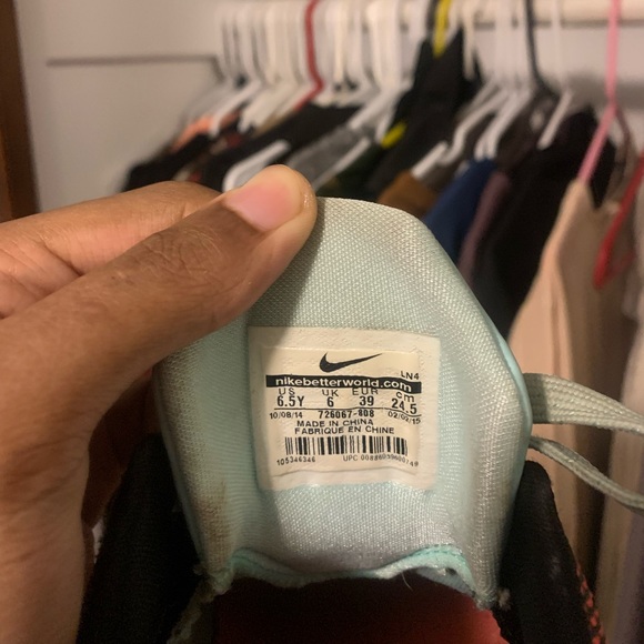 Kobe sneakers - Picture 2 of 2